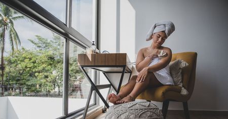 Odbudowa naskórka – peelingi, złuszczanie i odnowa komórkowa