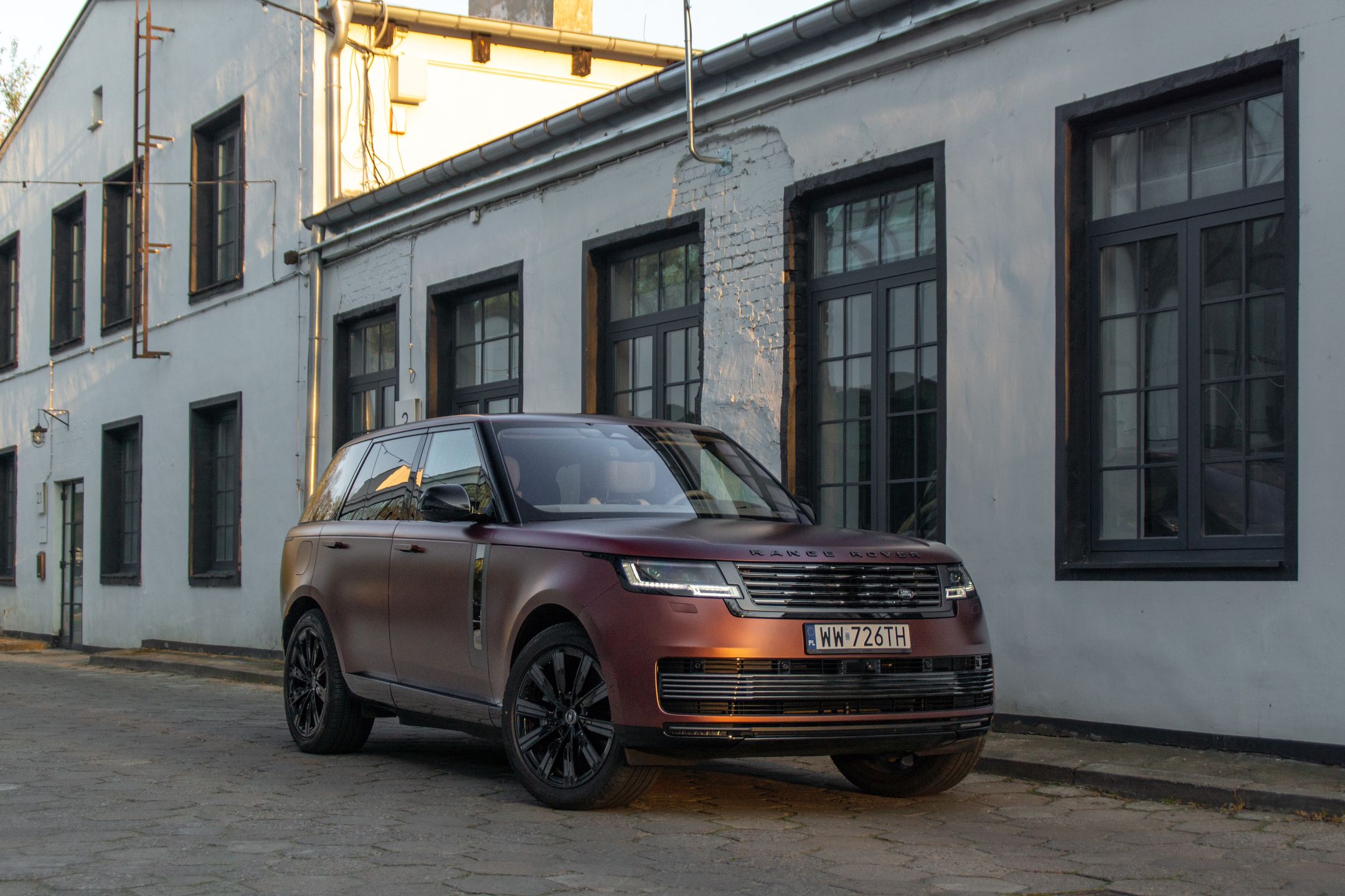 Range Rover P510e SV SWB