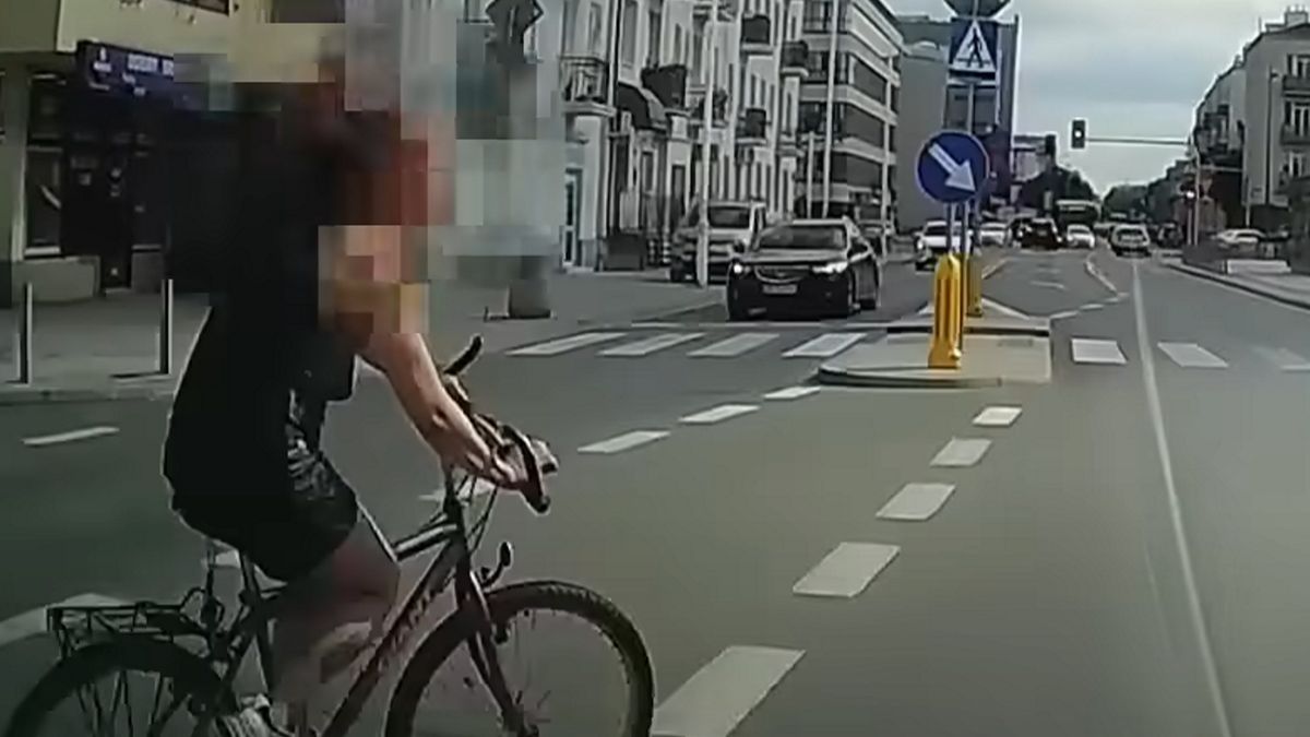 Kobieta wjechała wprost pod koła auta