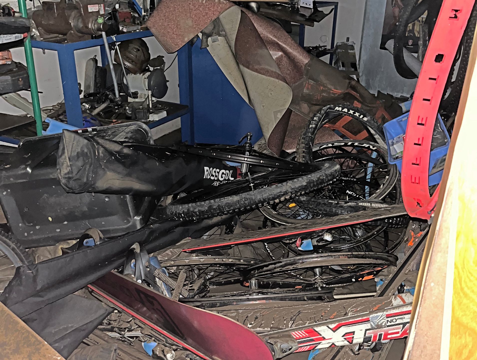 Zalany sklep rowerowy w Kłodzku