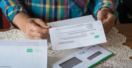 Emerytalne zawirowania. Jedna zmiana, która przynosi seniorom dodatkowe pieniądze