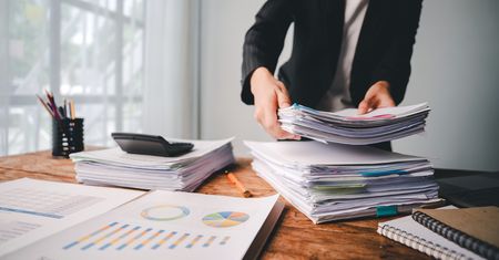 Zawód kontrolera skarbowego - jak wygląda ta praca i ile można zarobić?