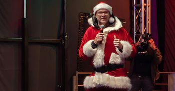 Sosnowiec: Tomasz Karolak w stroju Mikołaja rozdawał prezenty