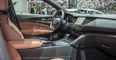 Insignia Grand Sport i Sports Tourer – poznaj wnętrze okrętu flagowego Opla