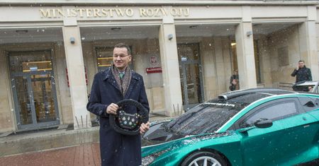 Premier obiecywał milion aut elektrycznych w 2025 r. Ekspert: nie przywiązujmy się do tych liczb