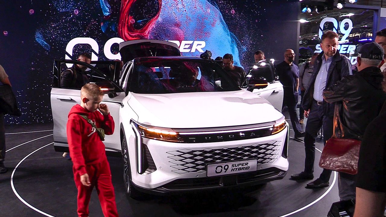 Więcej niż co czwarte auto sprzedawane w Polsce to hybryda