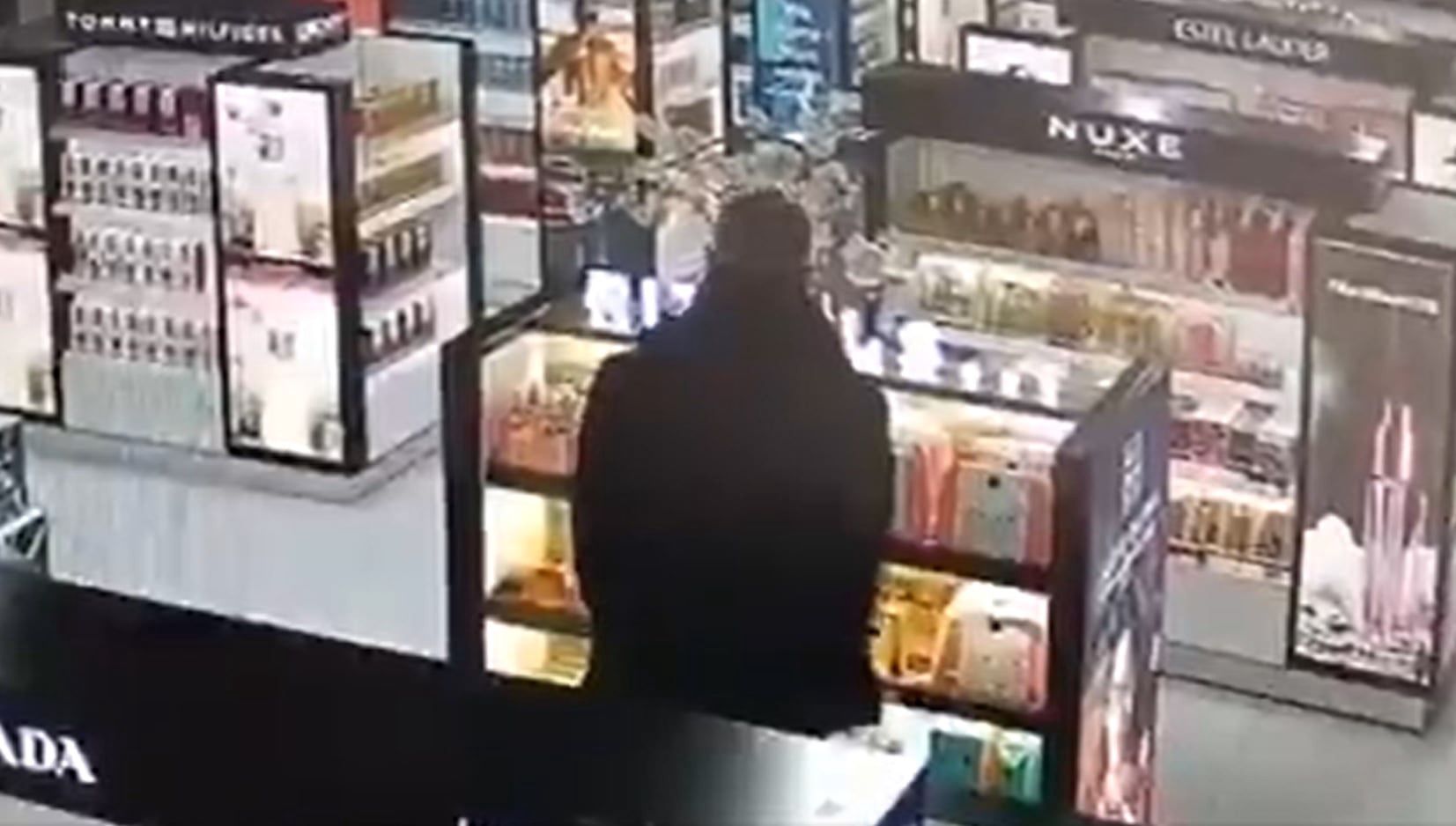 Ukradł perfumy na lotnisku w Belgradzie. Zdziwienie, kim jest złodziej