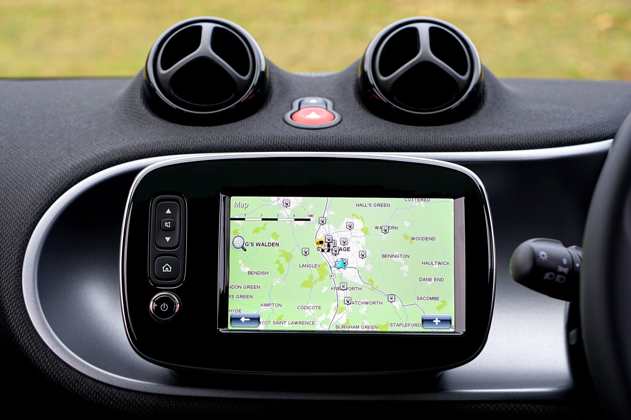 nawigacja samochodowa auto kierowca podróż mapa