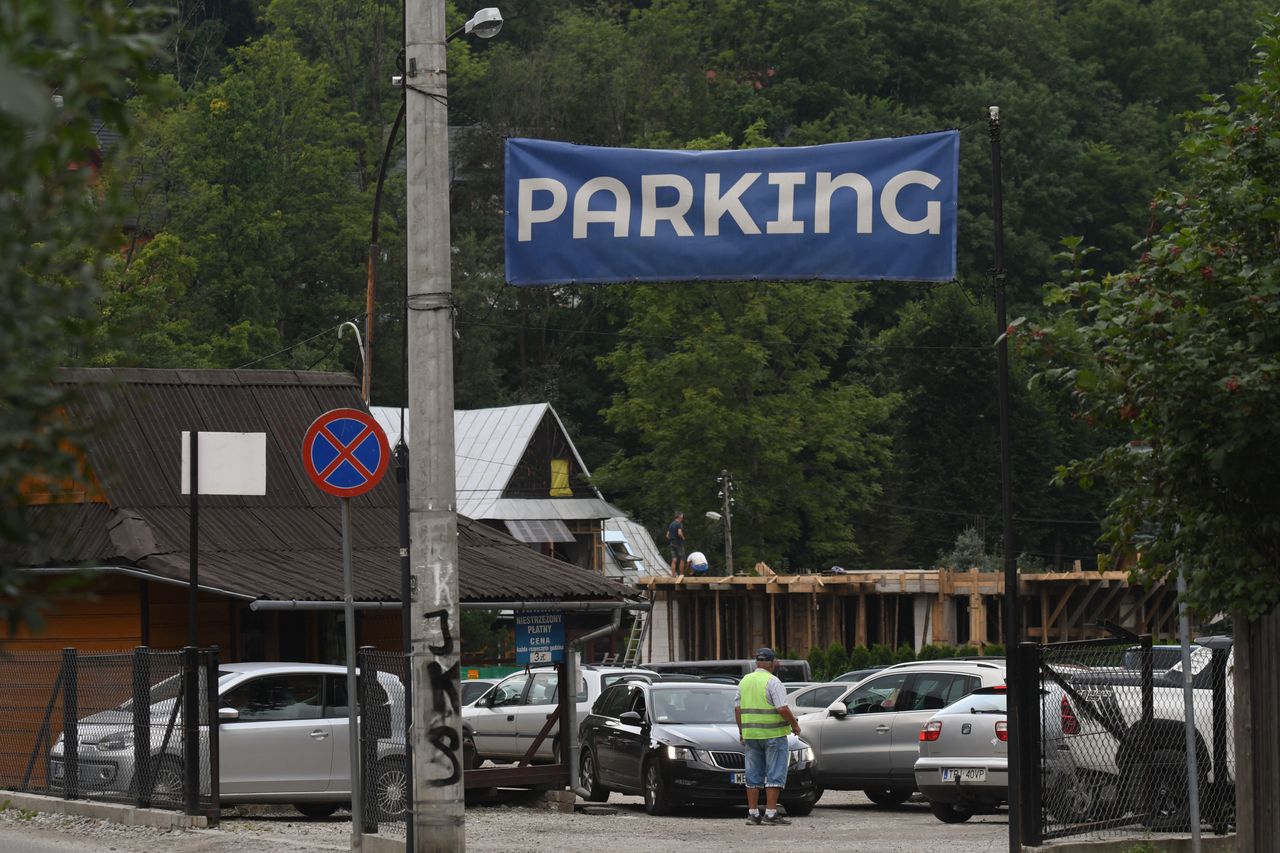 Jak nie wyjdzie z noclegiem, to Sylwestra można spędzić na parkingu 