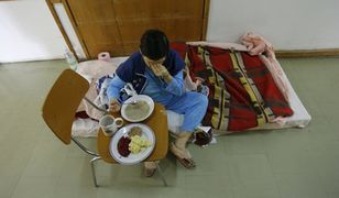 Przeterminowane jedzenie i zbyt małe porcje - tak karmią polskie szpitale