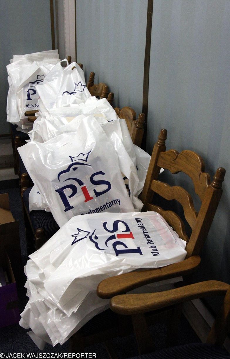 Resort Mateusza Morawieckiego chce naliczać VAT od opłaty recyklingowej za foliówkę.