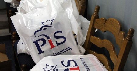 Państwo zarobi ćwierć miliarda na foliówkach. Fiskus chce pobierać VAT od opłaty recyklingowej, zaskakuje firmy