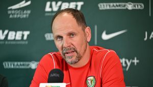 Piłkarz symuluje kontuzję, by nie przedłużyć kontraktu? Trener zabrał głos