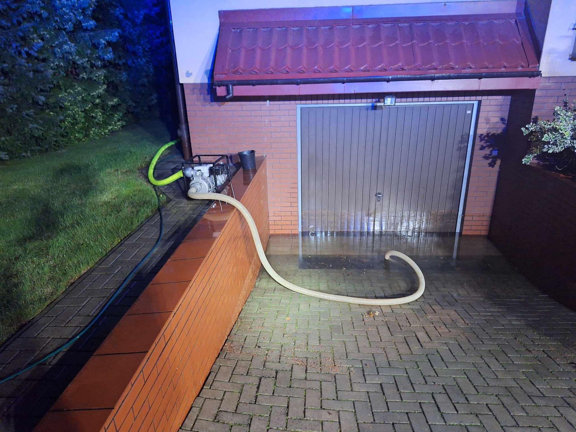 Zalana piwnica Borowiczki-Pieńki ul. Zakątek