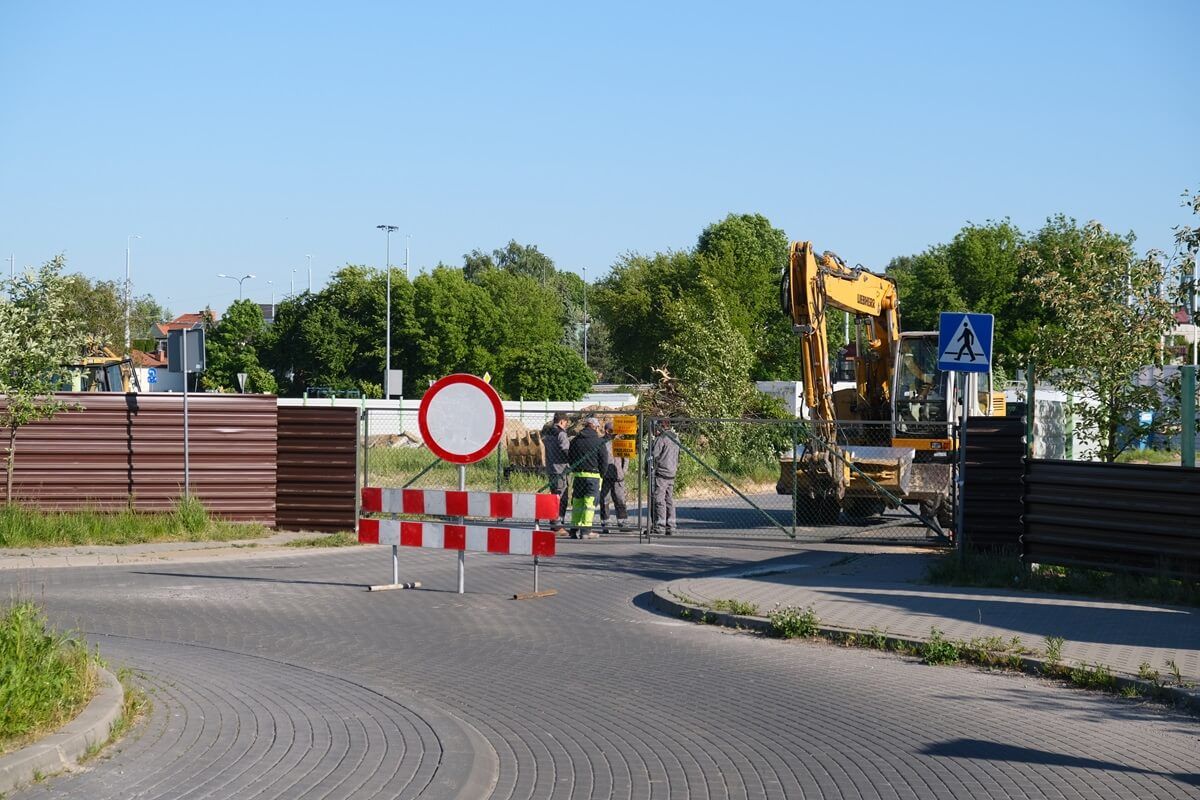 Nie ma przejazdu pomiędzy McDonaldsem a Agata Meble