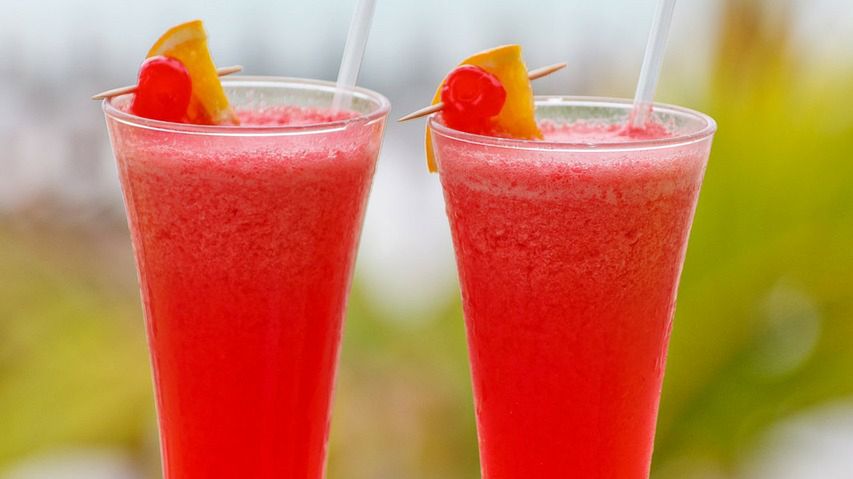 Poncz owocowy w proszku bez dodatku sodu, przygotowany z wodą