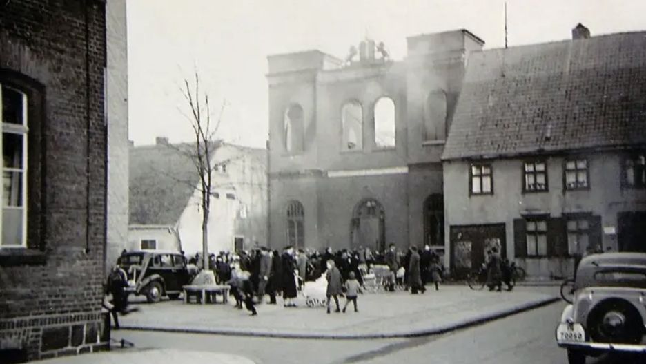 Zdjęcie pochodzi ze zbiorów Muzeum Regionalnego w Szczecinku, a zostało mu przekazane przez jednego z dawnych mieszkańców Neustettin, jak do 1945 roku nazywał się Szczecinek.