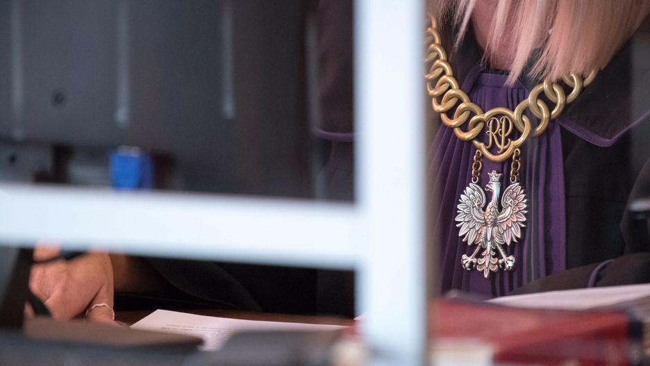 Wystawiono wniosek do sądu o ukaranie ojca i dziadka dziecka, które zginęła pod kołami ładowarki.