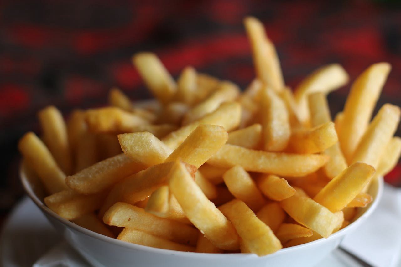 Jak działa air fryer? Jakie dania można przygotować z tym urządzeniem?