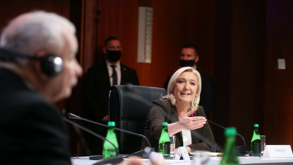 Spotkanie lider�w europejskiej prawicyMarine Le Pen and Jaroslaw Kaczynski. Leader of French far-right party Rassemblement National (RN) and candidate for the French presidential elections Marine Le Pen participated at the Warsaw summit, Warsawin Poland on December, 4, 2021. Marine en d?'placement en Pologne participe au Warsaw Summit a Varsovie le samedi 4 d?'cembre 2021.//ALAINROBERT_A13Z3246/2112041222Alain ROBERT/SIPA