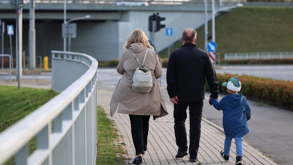 DAREK11
ludzie, zima, ubrane, spacer, miasto, dziecko, kobieta, para, czapka, na barana, ojciec, żona, zimno, drogo, inflacja, dzieciak, protest, zgromadzenie, procesja, akcja, covid19, pandemia, virus, zarażenie, sport, zdrowie, medycyna, lud, gród, ulica, miejski, chodzenie, baba, pasterstwo, architektura, londyn, miasteczko, podróż, budowa, park, ukraina, tata, mama