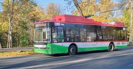 Jak kursują autobusy na Wszystkich Świętych w Lublinie? Sprawdź, jak dojechać autobusem na cmentarz