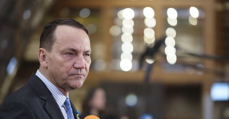 Nie ma zgody w UE na nowe sankcje wobec Rosji. Sikorski mówi o "szantażu Węgier"