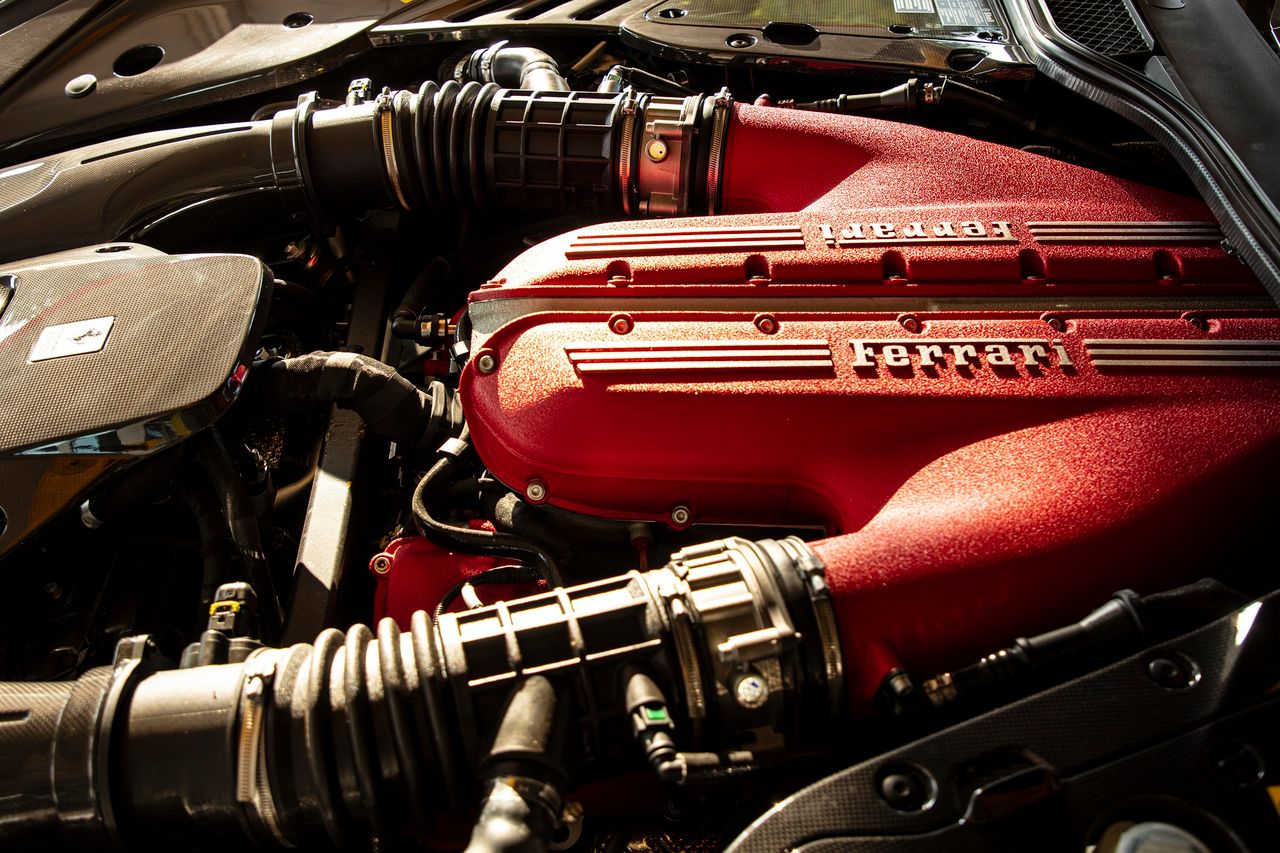 Ferrari 812 Competizione (2021)
