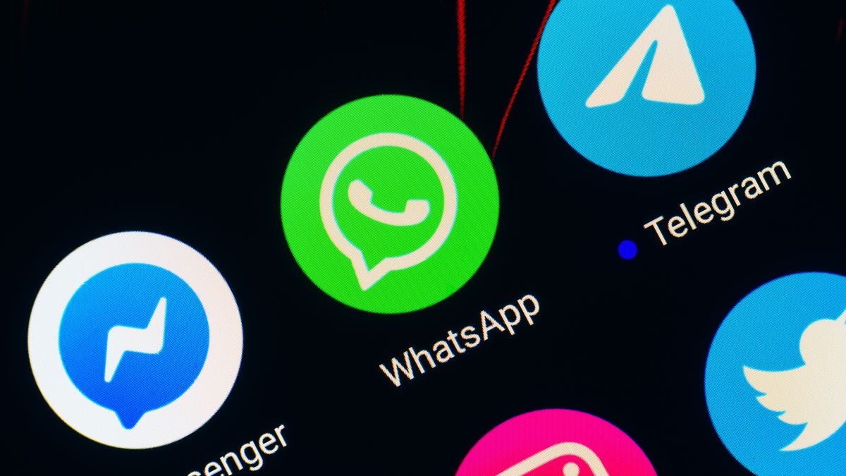 BRAZIL - 2022/03/31: In this photo illustration the Messenger, WhatsApp and Telegram app icons seen displayed on a smartphone screen. (Photo Illustration by Rafael Henrique/SOPA Images/LightRocket via Getty Images)