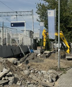 Rozebrali schody, które PLK otworzyły w grudniu. "O co tu chodzi?"