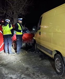 Tragedia na drodze powiatowej. Nie żyje 79-latka kierująca fiatem