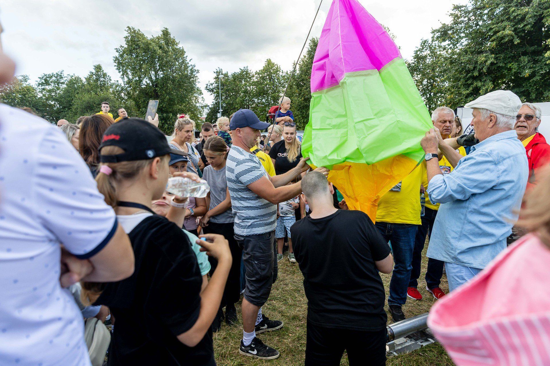 Fiesta balonowa na terenie kampusu Politechniki Białostockiej. 