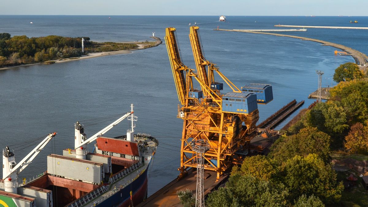 Masowiec Strategic Fortitude w porcie w Świnoujściu