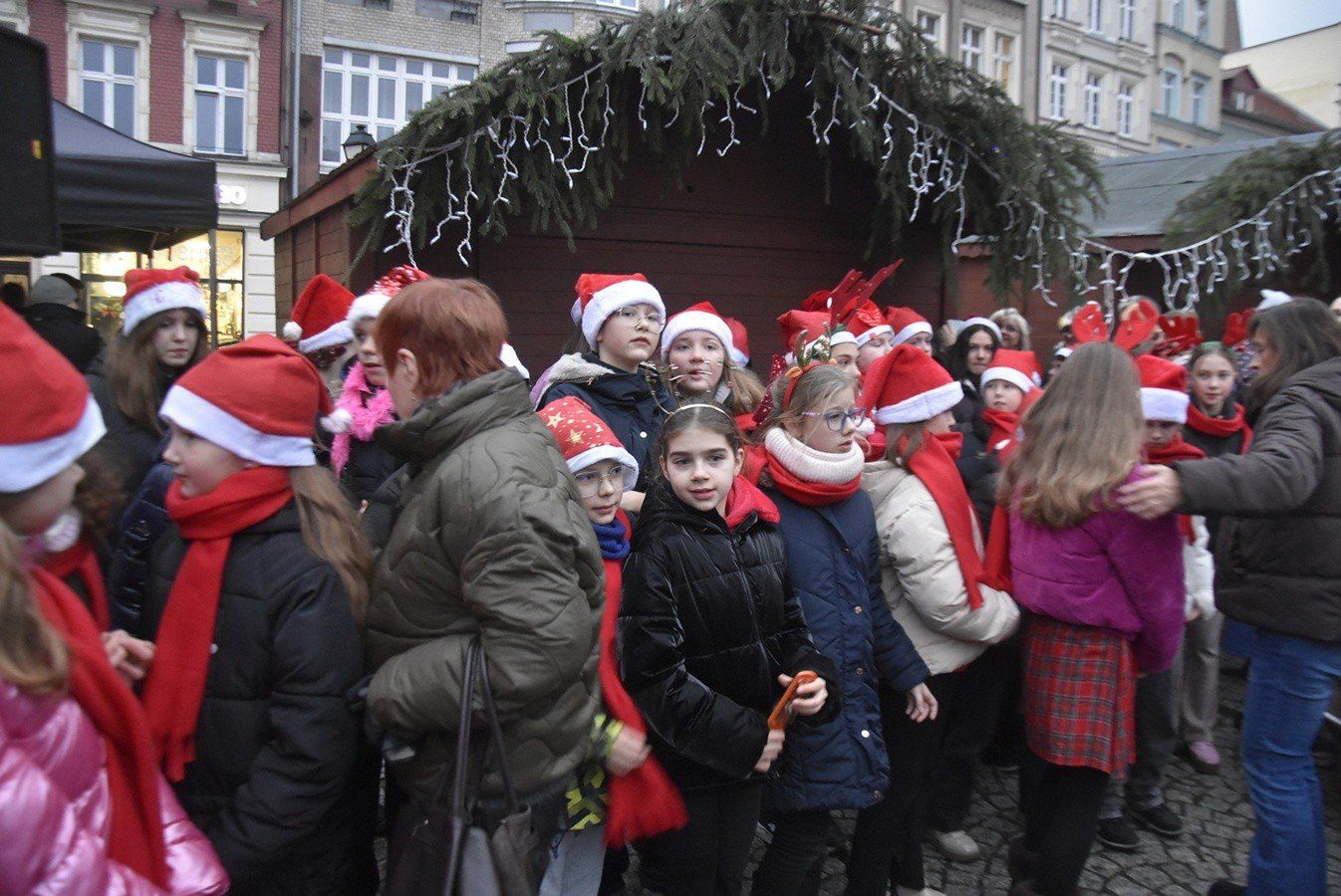 W wałbrzyskim Rynku choinka rozbłysła tysiącami światełek