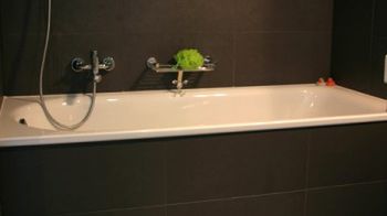 Z prysznica prosto na trawkę 1