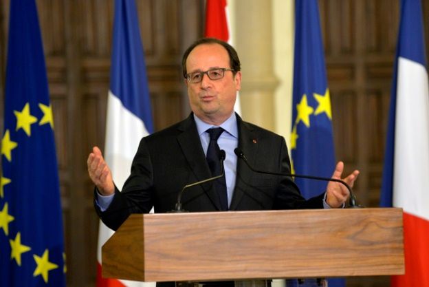 Hollande z odezwą do Włoch po przegranej rządu w referendum