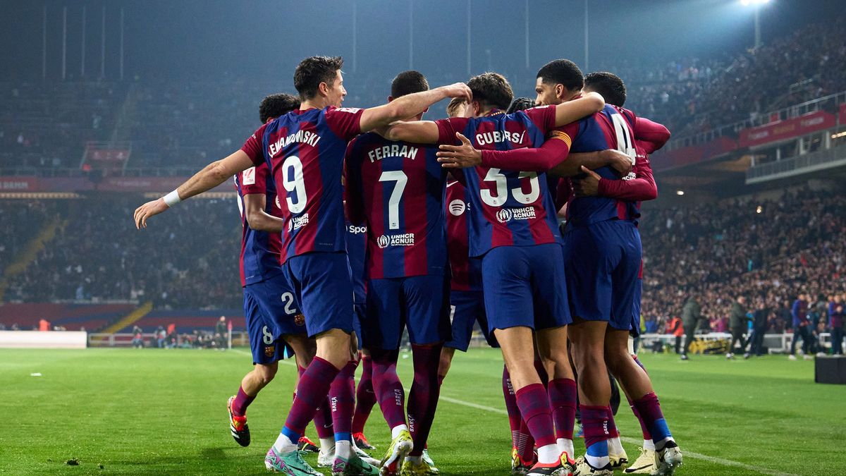 Zdjęcie okładkowe artykułu: Getty Images / Alex Caparros / Na zdjęciu: Piłkarze FC Barcelony.