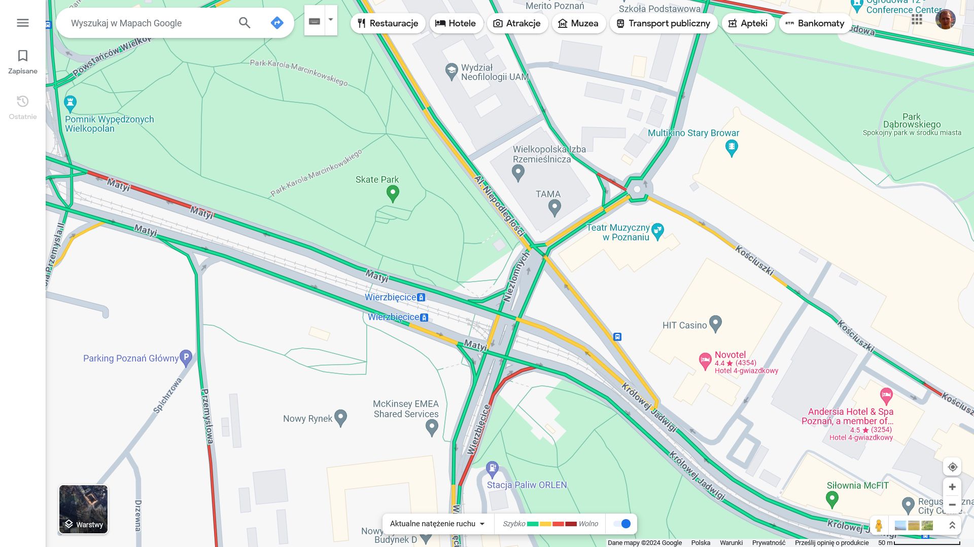 Jak włączyć natężenie ruchu w Mapach Google w przeglądarce?