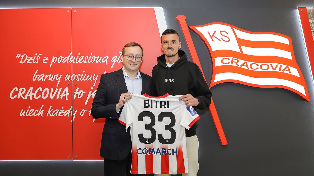 Mateusz Dróżdż (prezes Cracovii) i nowy zawodnik Eneo Bitri