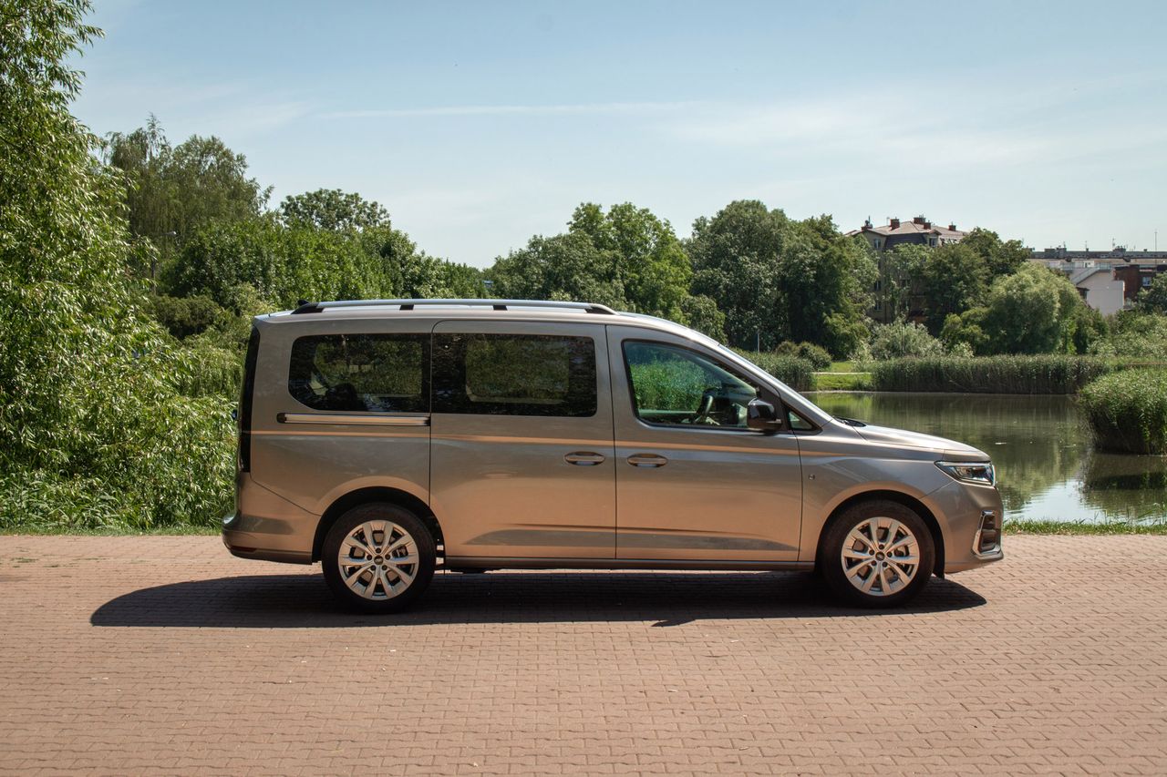 Ford Grand Tourneo Connect (2022)