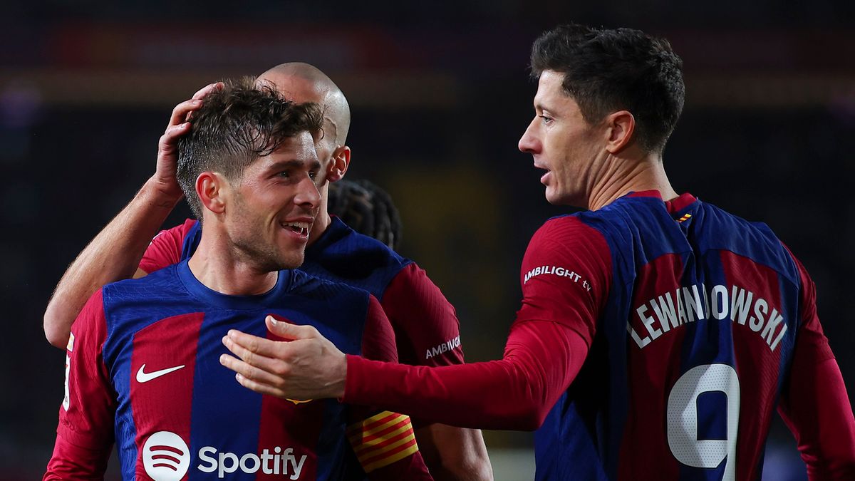 Getty Images / Eric Alonso / Na zdjęciu: Sergi Roberto i Robert Lewandowski