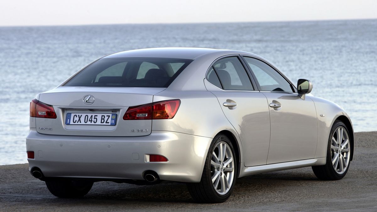 Lexus IS