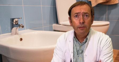 Proktolog ostrzega. Nie używaj w łazience. Widzi skutki u pacjentów
