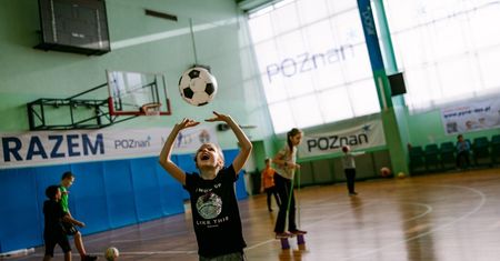 Sportowe wakacje w Poznaniu. POSiR zaprasza na letnie półkolonie dla dzieci