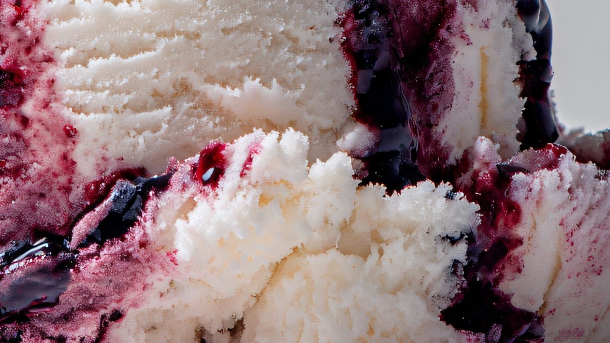 Lody z serka wiejskiego z borówkami