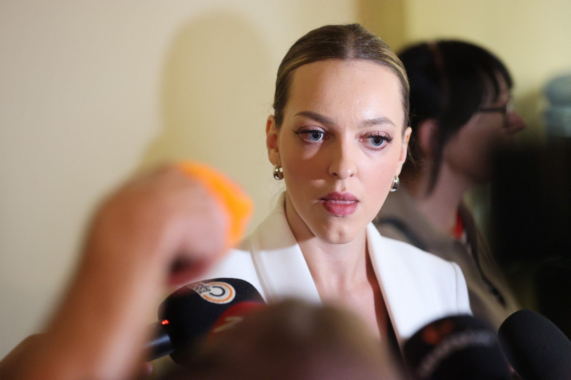 Obrońca oskarżonego Sebastiana M., Katarzyna Hebda, podczas wypowiedzi dla mediów przed salą Sądu Rejonowego w Piotrkowie Trybunalskim