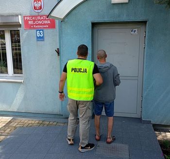 Ukradł samochód, chciał go zatankować i za paliwo zapłacić skradzioną kartą