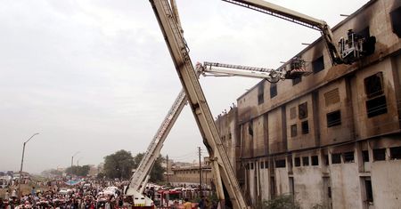 Pakistan: Już 236 ofiar pożaru zakładów tekstylnych w Karaczi