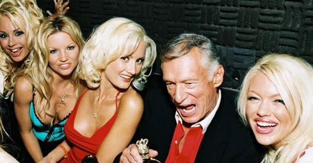 "Secrets of Playboy". Niepokojące tajemnice Hugh Hefnera. "Wysysał krew z młodych dziewczyn"