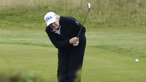 Kontrowersyjna podróż Trumpa. Przyleciał do Europy i... gra w golfa